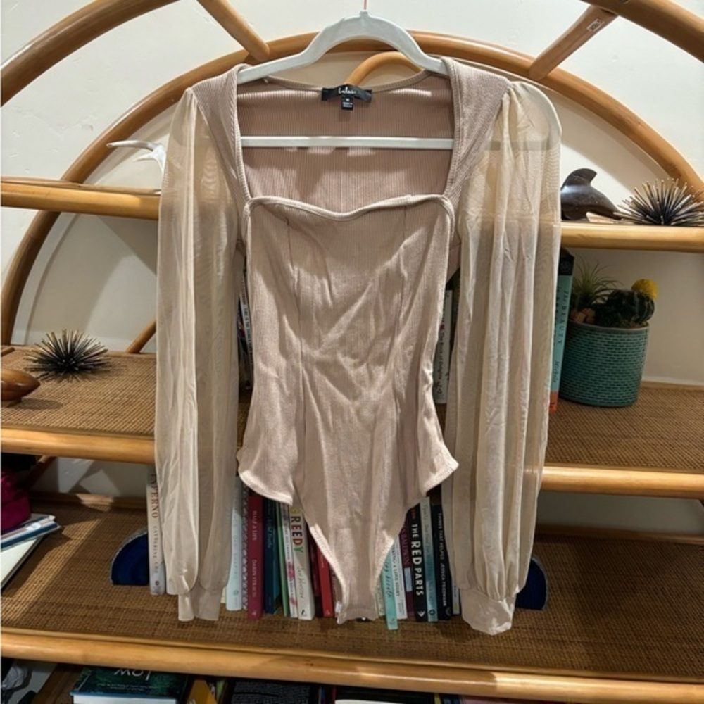 Lulus women’s ribbed bodysuit with sheer bubble sleeves